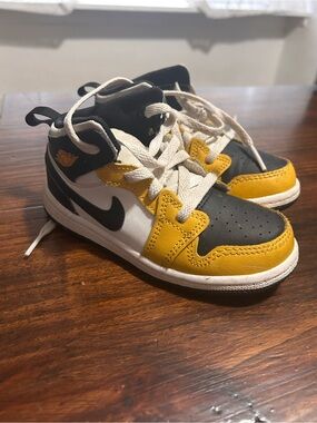 Nike Kids' Black White & Yellow Low-Top Sneakers